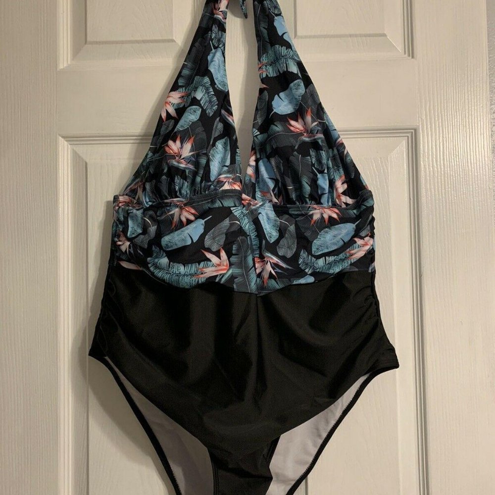 SHEIN ONE PIECE HALTER TOP SWIMSUIT BLACK & FLORAL